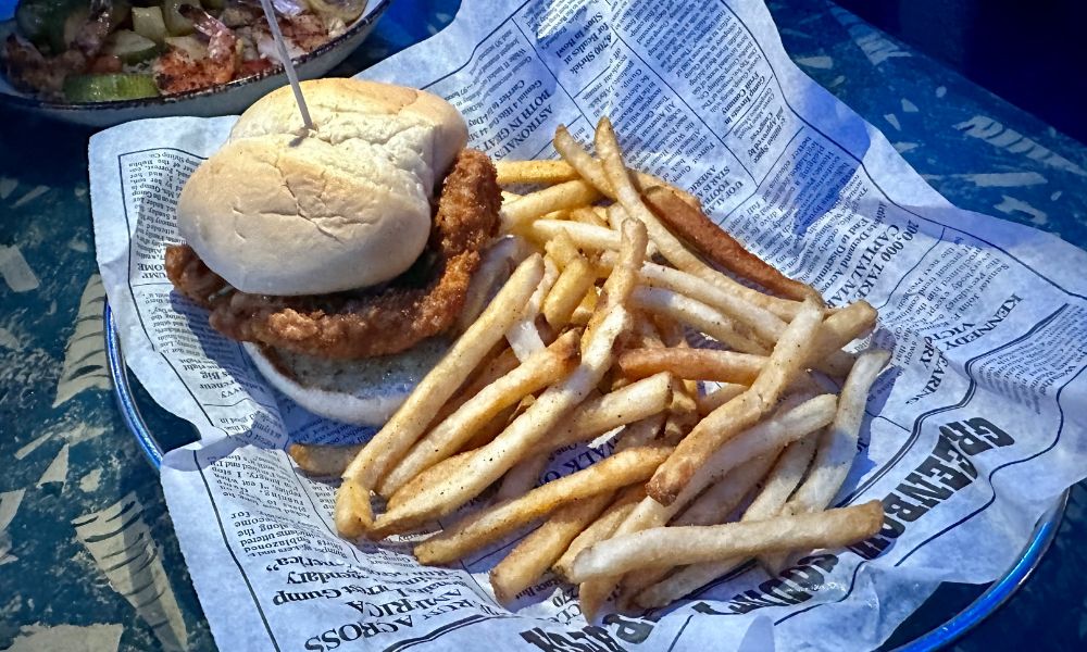 T-REX Café signature dishes Supersaurus Sampler
Prehistoric Pasta
Paleozoic Chicken Sandwich